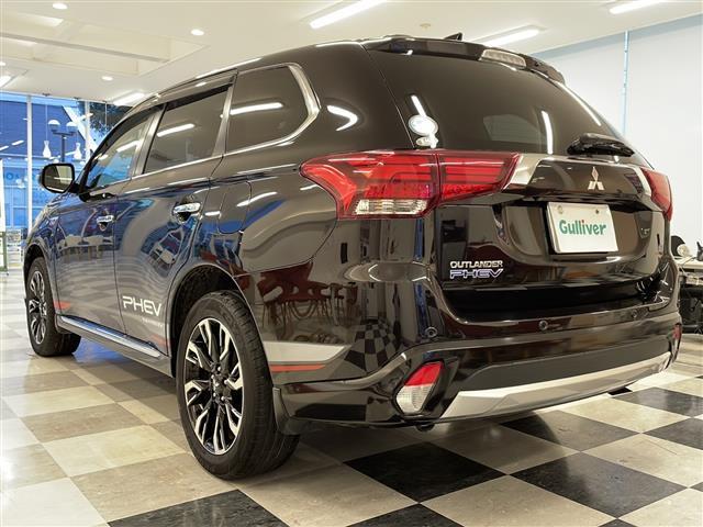 アウトランダーＰＨＥＶ Ｇナビパッケージ　４ＷＤ　純正ナビ　全方位カメラ　フルセグＴＶ　Ｂｌｕｅｔｏｏｔｈ　ＣＤ・ＤＶＤ再生　ドラレコ　ＥＴＣ　クルコン　パワーバックドア　オートエアコン　ハーフレザー　シートヒーター　ステアリングヒーター（43枚目）