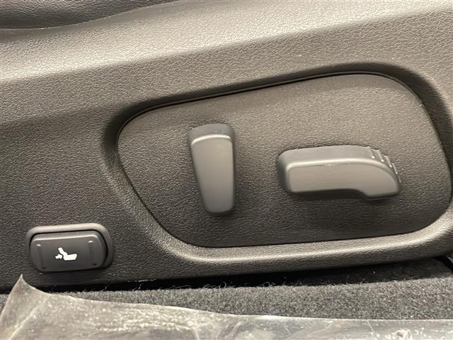 気になる車はすぐにお問い合わせください！画面右側の００６６から始まる無料ダイヤルからお問い合わせ下さい！専門スタッフがお車のご質問にお答えいたします！