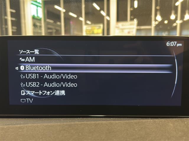 ＭＡＺＤＡ３ファストバック １５Ｓ　レトロスポーツエディション　ＢＯＳＥサウンド　全方位カメラ純正エアロ　置くだけ充電　フルセグテレビ　Ｂｌｕｅｔｏｏｔｈ　ＵＳＢ　ＨＤＭＩ　ＡｐｐｌｅＣａｒＰｌａｙ　ＡｎｄｒｏｉｄＡｕｔｏ　フロントエアロ　メモリーシート（4枚目）