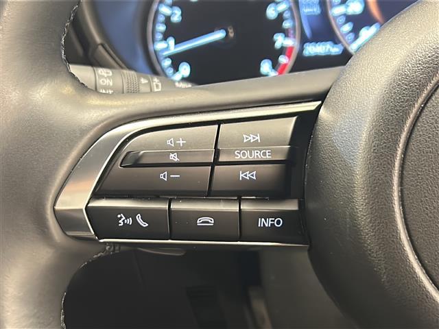 ＭＡＺＤＡ３ファストバック １５Ｓ　レトロスポーツエディション　ＢＯＳＥサウンド　全方位カメラ純正エアロ　置くだけ充電　フルセグテレビ　Ｂｌｕｅｔｏｏｔｈ　ＵＳＢ　ＨＤＭＩ　ＡｐｐｌｅＣａｒＰｌａｙ　ＡｎｄｒｏｉｄＡｕｔｏ　フロントエアロ　メモリーシート（9枚目）