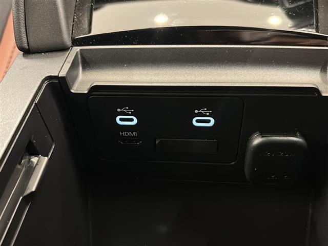 ＭＡＺＤＡ３ファストバック １５Ｓ　レトロスポーツエディション　ＢＯＳＥサウンド　全方位カメラ純正エアロ　置くだけ充電　フルセグテレビ　Ｂｌｕｅｔｏｏｔｈ　ＵＳＢ　ＨＤＭＩ　ＡｐｐｌｅＣａｒＰｌａｙ　ＡｎｄｒｏｉｄＡｕｔｏ　フロントエアロ　メモリーシート（11枚目）