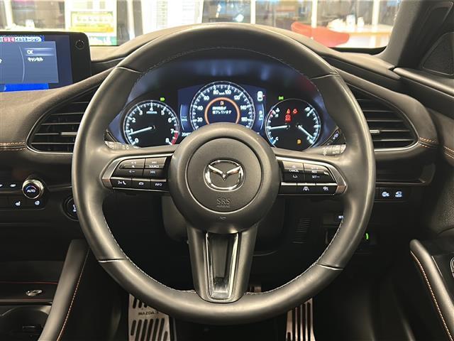 ＭＡＺＤＡ３ファストバック １５Ｓ　レトロスポーツエディション　ＢＯＳＥサウンド　全方位カメラ純正エアロ　置くだけ充電　フルセグテレビ　Ｂｌｕｅｔｏｏｔｈ　ＵＳＢ　ＨＤＭＩ　ＡｐｐｌｅＣａｒＰｌａｙ　ＡｎｄｒｏｉｄＡｕｔｏ　フロントエアロ　メモリーシート（20枚目）