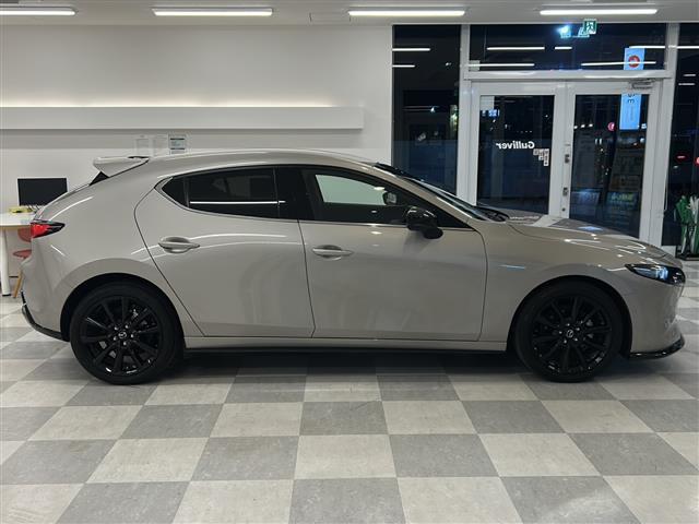 ＭＡＺＤＡ３ファストバック １５Ｓ　レトロスポーツエディション　ＢＯＳＥサウンド　全方位カメラ純正エアロ　置くだけ充電　フルセグテレビ　Ｂｌｕｅｔｏｏｔｈ　ＵＳＢ　ＨＤＭＩ　ＡｐｐｌｅＣａｒＰｌａｙ　ＡｎｄｒｏｉｄＡｕｔｏ　フロントエアロ　メモリーシート（30枚目）