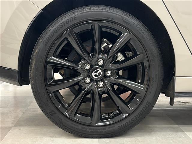 ＭＡＺＤＡ３ファストバック １５Ｓ　レトロスポーツエディション　ＢＯＳＥサウンド　全方位カメラ純正エアロ　置くだけ充電　フルセグテレビ　Ｂｌｕｅｔｏｏｔｈ　ＵＳＢ　ＨＤＭＩ　ＡｐｐｌｅＣａｒＰｌａｙ　ＡｎｄｒｏｉｄＡｕｔｏ　フロントエアロ　メモリーシート（38枚目）