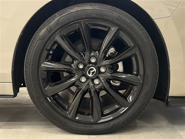ＭＡＺＤＡ３ファストバック １５Ｓ　レトロスポーツエディション　ＢＯＳＥサウンド　全方位カメラ純正エアロ　置くだけ充電　フルセグテレビ　Ｂｌｕｅｔｏｏｔｈ　ＵＳＢ　ＨＤＭＩ　ＡｐｐｌｅＣａｒＰｌａｙ　ＡｎｄｒｏｉｄＡｕｔｏ　フロントエアロ　メモリーシート（39枚目）