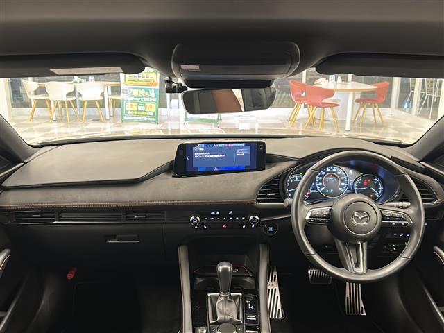 ＭＡＺＤＡ３ファストバック １５Ｓ　レトロスポーツエディション　ＢＯＳＥサウンド　全方位カメラ純正エアロ　置くだけ充電　フルセグテレビ　Ｂｌｕｅｔｏｏｔｈ　ＵＳＢ　ＨＤＭＩ　ＡｐｐｌｅＣａｒＰｌａｙ　ＡｎｄｒｏｉｄＡｕｔｏ　フロントエアロ　メモリーシート（42枚目）