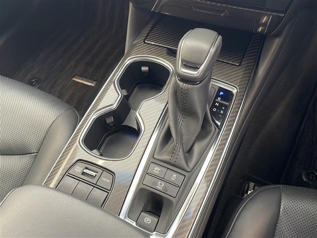 クラウンハイブリッド ＲＳアドバンス　純正ナビ　Ｂｌｕｅｔｏｏｔｈ　フルセグＴＶ　全周囲モニター　トヨタセーフティセンス　プリクラッシュセーフティ　ブラインドスポットモニター　レーダークルーズコントロール　ロードサインアシスト　ＥＴＣ（8枚目）