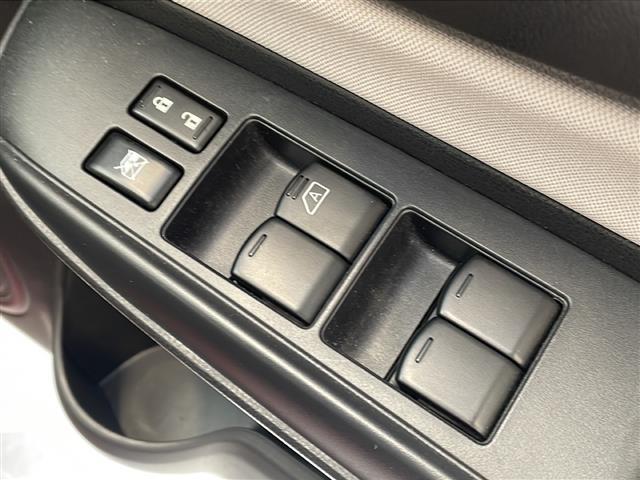 ノート ｅ－パワー　Ｘ　Ｖセレクション　ワンオーナー　純正ナビ　Ｂｌｕｅｔｏｏｔｈ　フルセグＴＶ　ＤＶＤ　全周囲モニター　エマジェンシーブレーキ　デジタルインナーミラー　ＥＴＣ　ドライブレコーダー　ＬＥＤヘッドライト（9枚目）