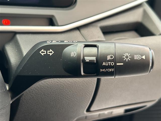 オーラ Ｇ　レザーエディション　純正大画面ナビ　全方位カメラ　フルセグＴＶ　Ｂｌｕｅｔｏｏｔｈ　ＡＷＩＮフルエアロ　ナビ連動ドラレコ　ＥＴＣ２．０　Ｄミラー　ＢＳＭ　革シート　プッシュスタート　ＬＥＤヘッドライト　純正アルミホイール（28枚目）