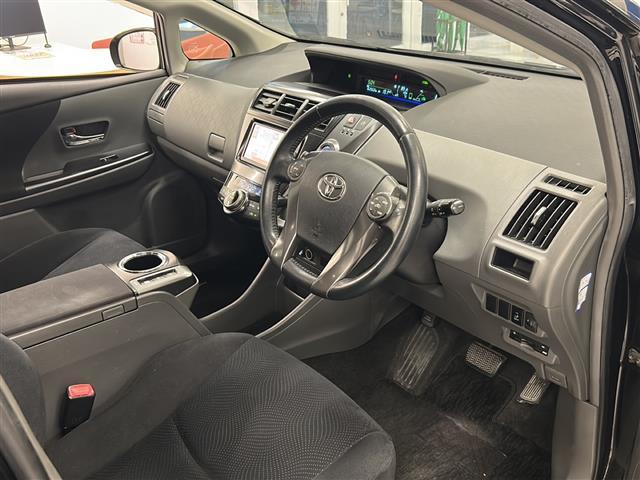 プリウスアルファ Ｓ　チューン　ブラック　純正ナビ　フルセグテレビ　Ｂｌｕｅｔｏｏｔｈ　ＣＤ／ＤＶＤ　ＵＳＢ　ＶＴＲ　バックカメラ　ＥＴＣ　ドライブレコーダー　ＬＥＤヘッドライト　純正フロアマット　純正アルミホイール　スペアキー　ＡＢＳ（7枚目）