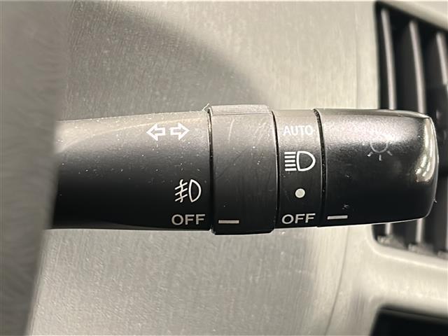 プリウスアルファ Ｓ　チューン　ブラック　純正ナビ　フルセグテレビ　Ｂｌｕｅｔｏｏｔｈ　ＣＤ／ＤＶＤ　ＵＳＢ　ＶＴＲ　バックカメラ　ＥＴＣ　ドライブレコーダー　ＬＥＤヘッドライト　純正フロアマット　純正アルミホイール　スペアキー　ＡＢＳ（17枚目）