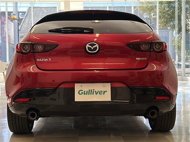 ＭＡＺＤＡ３ファストバック ２０Ｓ　１００周年特別記念車　ＢＯＳＥサウンドシステム　全方位カメラ　ヘッドアップディスプレイ　ブラインドスポットモニター　レーダークルーズコントロール　純正ナビ　Ｂｌｕｅｔｏｏｔｈ　ＵＳＢ　ＨＤＭＩ　赤革シート　シートメモリ　ー（33枚目）