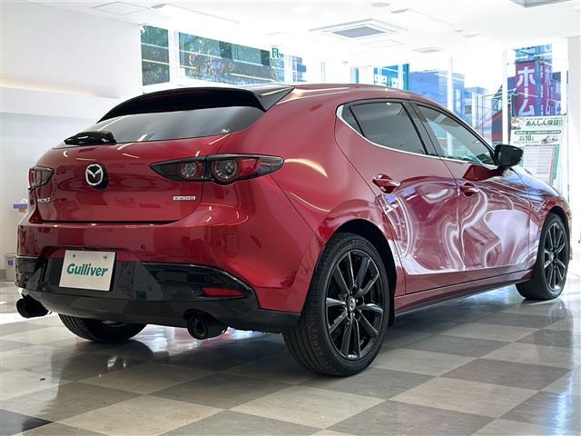 ＭＡＺＤＡ３ファストバック ２０Ｓ　１００周年特別記念車　ＢＯＳＥサウンドシステム　全方位カメラ　ヘッドアップディスプレイ　ブラインドスポットモニター　レーダークルーズコントロール　純正ナビ　Ｂｌｕｅｔｏｏｔｈ　ＵＳＢ　ＨＤＭＩ　赤革シート　シートメモリ　ー（34枚目）