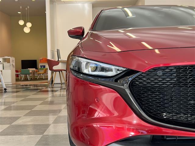 ＭＡＺＤＡ３ファストバック ２０Ｓ　１００周年特別記念車　ＢＯＳＥサウンドシステム　全方位カメラ　ヘッドアップディスプレイ　ブラインドスポットモニター　レーダークルーズコントロール　純正ナビ　Ｂｌｕｅｔｏｏｔｈ　ＵＳＢ　ＨＤＭＩ　赤革シート　シートメモリ　ー（36枚目）