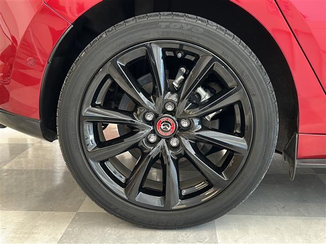 ＭＡＺＤＡ３ファストバック ２０Ｓ　１００周年特別記念車　ＢＯＳＥサウンドシステム　全方位カメラ　ヘッドアップディスプレイ　ブラインドスポットモニター　レーダークルーズコントロール　純正ナビ　Ｂｌｕｅｔｏｏｔｈ　ＵＳＢ　ＨＤＭＩ　赤革シート　シートメモリ　ー（38枚目）