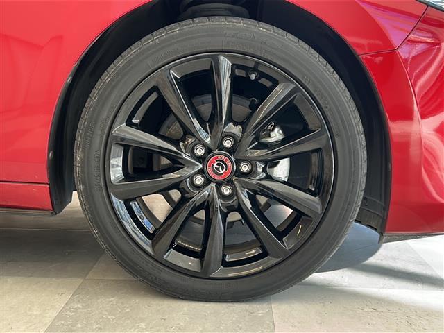 ＭＡＺＤＡ３ファストバック ２０Ｓ　１００周年特別記念車　ＢＯＳＥサウンドシステム　全方位カメラ　ヘッドアップディスプレイ　ブラインドスポットモニター　レーダークルーズコントロール　純正ナビ　Ｂｌｕｅｔｏｏｔｈ　ＵＳＢ　ＨＤＭＩ　赤革シート　シートメモリ　ー（39枚目）