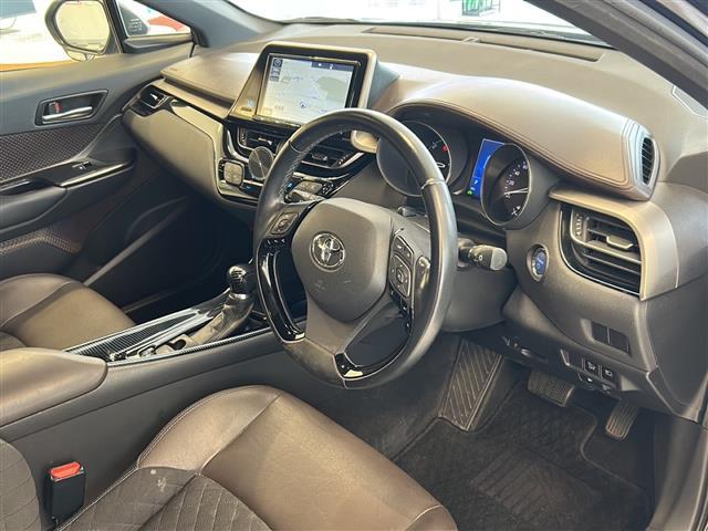 Ｃ－ＨＲ Ｇ　フルエアロ　純正ナビ　フルセグＴＶ　Ｂｌｕｅｔｏｏｔｈ　ＣＤ・ＤＶＤ再生　ＴＳＳ　レーダークルコン　ハーフレザー　シートヒーター　ＥＴＣ　ドラレコ　シーケンシャルウィンカー　純正アルミ　純正マット（8枚目）