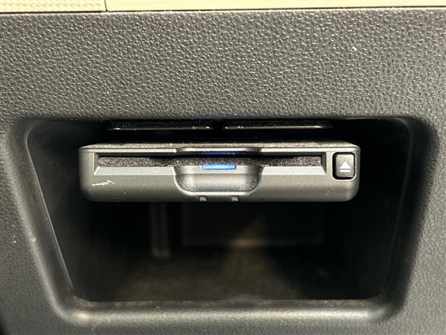 ムーヴキャンバス Ｇメイクアップリミテッド　ＳＡＩＩＩ　両側パワースライドドア　純正ナビ　全方位カメラ　フルセグＴＶ　Ｂｌｕｅｔｏｏｔｈ　ｉＰｏｄ接続　ナビ連動ドラレコ　ＥＴＣ　シートヒーター　プッシュスタート　純正フロアマット　ＬＥＤヘッドライト（6枚目）