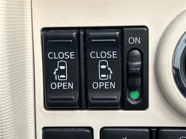 ムーヴキャンバス Ｇメイクアップリミテッド　ＳＡＩＩＩ　両側パワースライドドア　純正ナビ　全方位カメラ　フルセグＴＶ　Ｂｌｕｅｔｏｏｔｈ　ｉＰｏｄ接続　ナビ連動ドラレコ　ＥＴＣ　シートヒーター　プッシュスタート　純正フロアマット　ＬＥＤヘッドライト（13枚目）