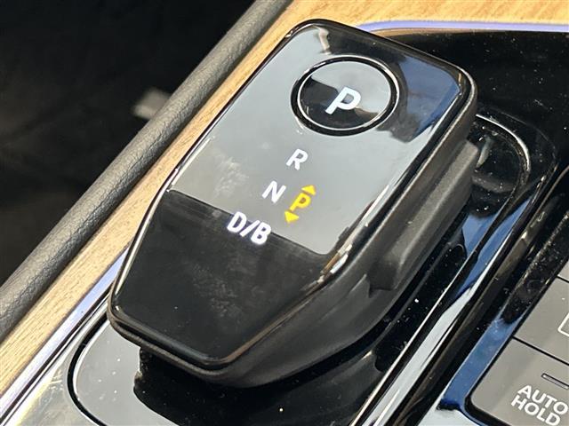 オーラ G レザーエディション BOSE ProPILOT 純正9インチナビ 全方位カメラ フルセグTV BT CarPlay 置くだけ充電 Dインナーミラー BSM AAC 革シート 革ステ プッシュスタート 純正アルミ(6枚目)