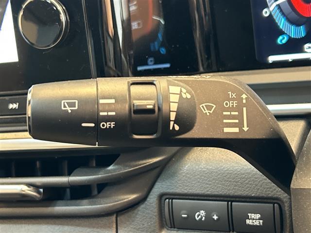 オーラ G レザーエディション BOSE ProPILOT 純正9インチナビ 全方位カメラ フルセグTV BT CarPlay 置くだけ充電 Dインナーミラー BSM AAC 革シート 革ステ プッシュスタート 純正アルミ(12枚目)