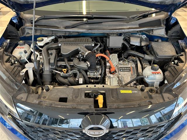 オーラ G レザーエディション BOSE ProPILOT 純正9インチナビ 全方位カメラ フルセグTV BT CarPlay 置くだけ充電 Dインナーミラー BSM AAC 革シート 革ステ プッシュスタート 純正アルミ(27枚目)