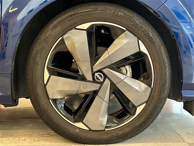 オーラ G レザーエディション BOSE ProPILOT 純正9インチナビ 全方位カメラ フルセグTV BT CarPlay 置くだけ充電 Dインナーミラー BSM AAC 革シート 革ステ プッシュスタート 純正アルミ(28枚目)