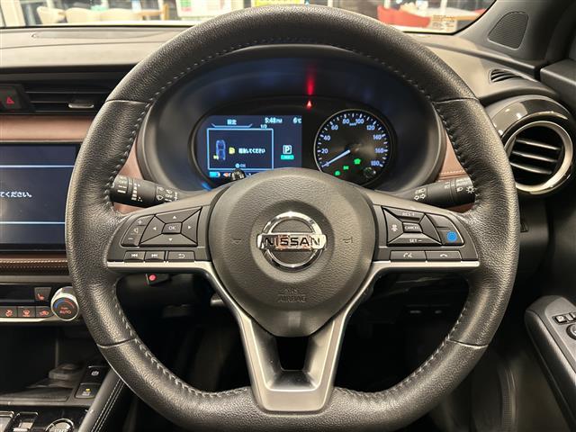 キックス X ツートーンインテリアエディション プロパイロット 全方位カメラ デジタルインナーミラー 純正ナビ フルセグ BT ETC スマートキー レザーシート ルーフレール オートライト LEDヘッドライト 衝突軽減システム 純正アルミホイール(6枚目)