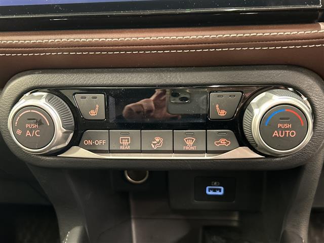 キックス X ツートーンインテリアエディション プロパイロット 全方位カメラ デジタルインナーミラー 純正ナビ フルセグ BT ETC スマートキー レザーシート ルーフレール オートライト LEDヘッドライト 衝突軽減システム 純正アルミホイール(10枚目)