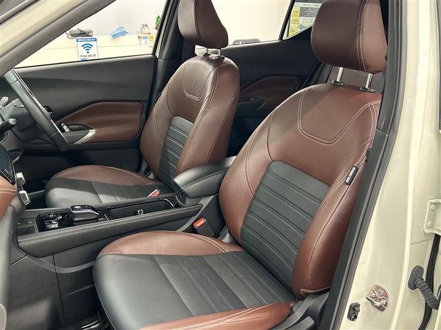 キックス X ツートーンインテリアエディション プロパイロット 全方位カメラ デジタルインナーミラー 純正ナビ フルセグ BT ETC スマートキー レザーシート ルーフレール オートライト LEDヘッドライト 衝突軽減システム 純正アルミホイール(22枚目)