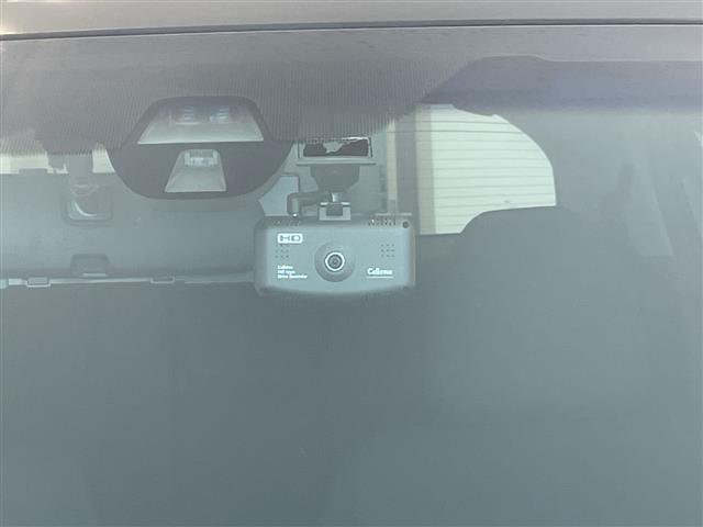 ヴェゼル ハイブリッドX 純正メモリナビ プッシュスタート フォグ ウィンカーミラー 社外アルミホイール USB入力端子 クルーズコントロール LEDヘッドライト スタッドレスタイヤ積み込みあり 純正フロアマット(10枚目)