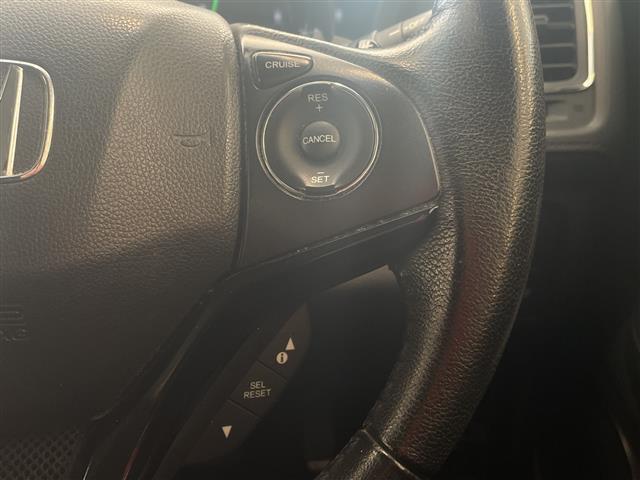 ヴェゼル ハイブリッドX 純正メモリナビ プッシュスタート フォグ ウィンカーミラー 社外アルミホイール USB入力端子 クルーズコントロール LEDヘッドライト スタッドレスタイヤ積み込みあり 純正フロアマット(13枚目)