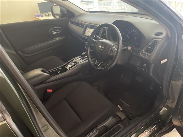 ヴェゼル ハイブリッドX 純正メモリナビ プッシュスタート フォグ ウィンカーミラー 社外アルミホイール USB入力端子 クルーズコントロール LEDヘッドライト スタッドレスタイヤ積み込みあり 純正フロアマット(15枚目)