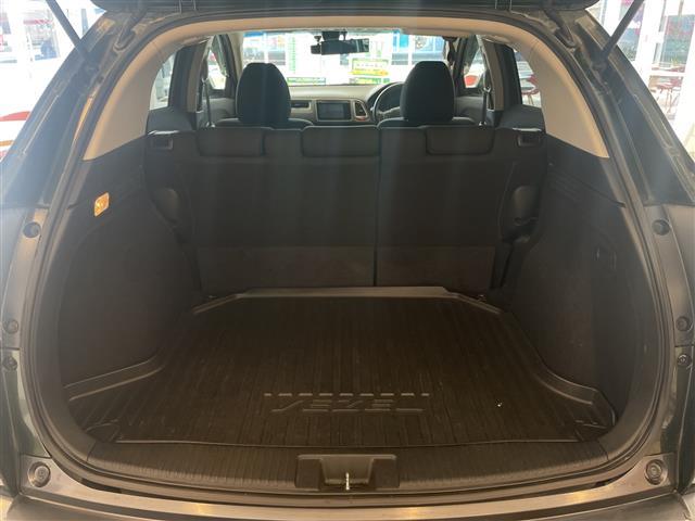 ヴェゼル ハイブリッドX 純正メモリナビ プッシュスタート フォグ ウィンカーミラー 社外アルミホイール USB入力端子 クルーズコントロール LEDヘッドライト スタッドレスタイヤ積み込みあり 純正フロアマット(21枚目)