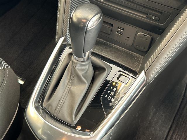 デミオ 純正ナビ プッシュスタート アイドリングストップ クルーズコントロール Bluetooth バックモニター USB入力端子 前方ドラレコ 純正マット 純正アルミホイール レーンキープアシスト(6枚目)