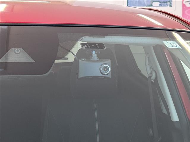 デミオ 純正ナビ プッシュスタート アイドリングストップ クルーズコントロール Bluetooth バックモニター USB入力端子 前方ドラレコ 純正マット 純正アルミホイール レーンキープアシスト(9枚目)