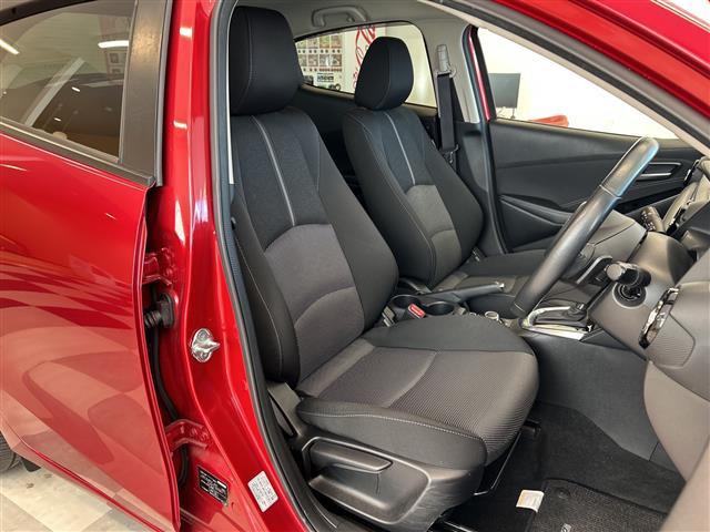 デミオ 純正ナビ プッシュスタート アイドリングストップ クルーズコントロール Bluetooth バックモニター USB入力端子 前方ドラレコ 純正マット 純正アルミホイール レーンキープアシスト(16枚目)