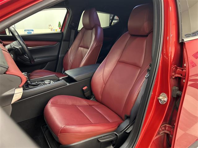 MAZDA3ファストバック 20Sバーガンディ セレクション BOSEサウンドシステム 全方位カメラ 純正ナビ フルセグテレビ Bluetooth CD/DVD HDMI アクティブ・ドライビング・ディスプレイ ブラインド・スポット・モニタリング シートヒーター(24枚目)