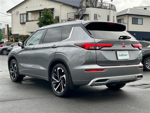 アウトランダーＰＨＥＶ Ｐ　プッシュスタート．ＭＴモード付ＡＴ．プラグインハイブリッド．４ＷＤ．Ｗオートエアコン．クルーズコントロール．ＥＴＣ２．０．ＵＳＢ．全方位カメラ．純正ナビ．サンルーフ．パワーシート．シートヒーター（5枚目）