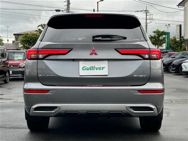 アウトランダーＰＨＥＶ Ｐ　プッシュスタート．ＭＴモード付ＡＴ．プラグインハイブリッド．４ＷＤ．Ｗオートエアコン．クルーズコントロール．ＥＴＣ２．０．ＵＳＢ．全方位カメラ．純正ナビ．サンルーフ．パワーシート．シートヒーター（7枚目）