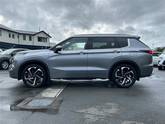 アウトランダーＰＨＥＶ Ｐ　プッシュスタート．ＭＴモード付ＡＴ．プラグインハイブリッド．４ＷＤ．Ｗオートエアコン．クルーズコントロール．ＥＴＣ２．０．ＵＳＢ．全方位カメラ．純正ナビ．サンルーフ．パワーシート．シートヒーター（9枚目）