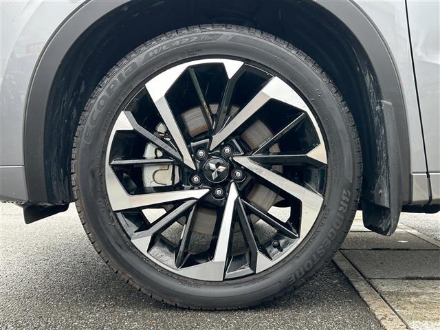 アウトランダーＰＨＥＶ Ｐ　プッシュスタート．ＭＴモード付ＡＴ．プラグインハイブリッド．４ＷＤ．Ｗオートエアコン．クルーズコントロール．ＥＴＣ２．０．ＵＳＢ．全方位カメラ．純正ナビ．サンルーフ．パワーシート．シートヒーター（10枚目）