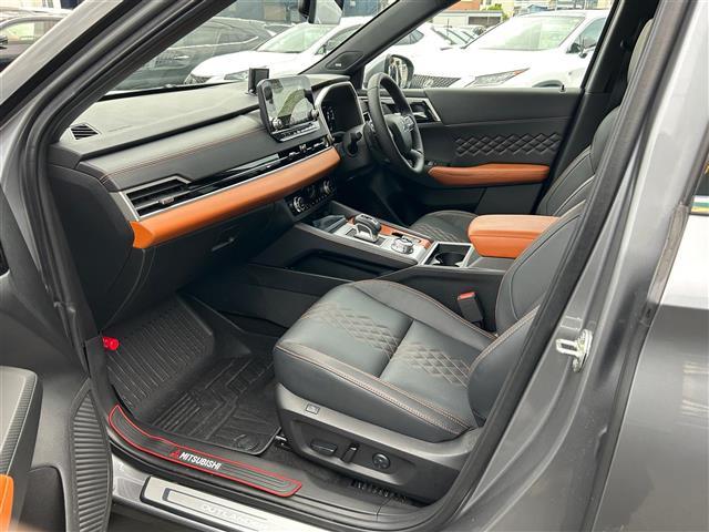 アウトランダーＰＨＥＶ Ｐ　プッシュスタート．ＭＴモード付ＡＴ．プラグインハイブリッド．４ＷＤ．Ｗオートエアコン．クルーズコントロール．ＥＴＣ２．０．ＵＳＢ．全方位カメラ．純正ナビ．サンルーフ．パワーシート．シートヒーター（29枚目）