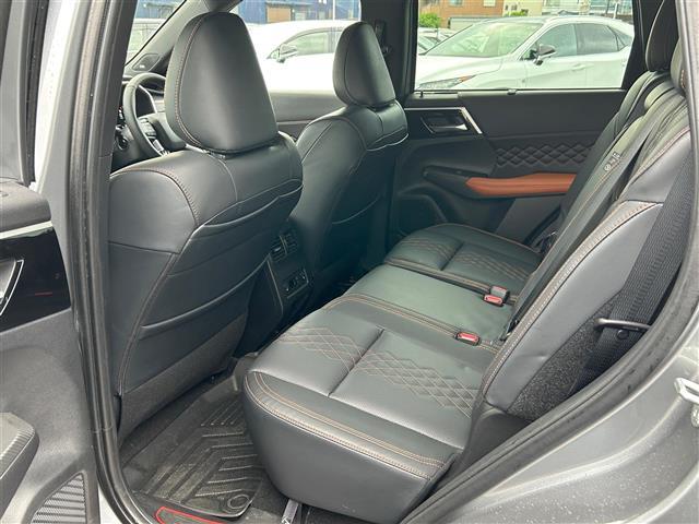 アウトランダーＰＨＥＶ Ｐ　プッシュスタート．ＭＴモード付ＡＴ．プラグインハイブリッド．４ＷＤ．Ｗオートエアコン．クルーズコントロール．ＥＴＣ２．０．ＵＳＢ．全方位カメラ．純正ナビ．サンルーフ．パワーシート．シートヒーター（31枚目）