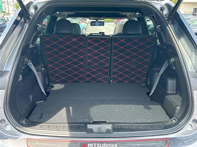 アウトランダーＰＨＥＶ Ｐ　プッシュスタート．ＭＴモード付ＡＴ．プラグインハイブリッド．４ＷＤ．Ｗオートエアコン．クルーズコントロール．ＥＴＣ２．０．ＵＳＢ．全方位カメラ．純正ナビ．サンルーフ．パワーシート．シートヒーター（34枚目）