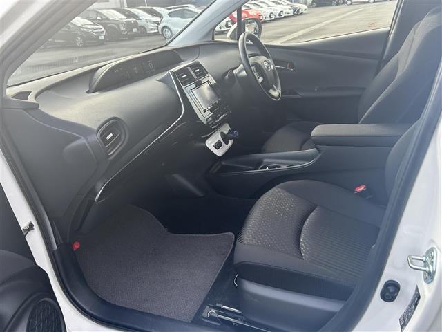 プリウス Ｓ　☆カロッツェリアナビ・ＡＶＣ－ＲＺ５００・ＣＤ／ＤＶＤ／Ｂｌｕｅｔｏｏｔｈ・ＡＵＸ／ｉＰｏｄ／ＦＭ／ＡＭ☆ビルトインＥＴＣ☆ドライブモード☆ＥＶモード☆センターコンソール☆ドアバイザー（18枚目）