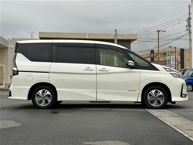 セレナ e-パワー ハイウェイスターV 純正10インチナビ/全方位カメラ/ドライブレコーダー/純正ETC2.0/保証書/取扱説明書/Wオートエアコン/クルーズコントロール/スペアキー1本/両側パワースライドドア/コーナーセンサー前後/LED(8枚目)