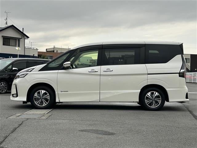 セレナ e-パワー ハイウェイスターV 純正10インチナビ/全方位カメラ/ドライブレコーダー/純正ETC2.0/保証書/取扱説明書/Wオートエアコン/クルーズコントロール/スペアキー1本/両側パワースライドドア/コーナーセンサー前後/LED(9枚目)
