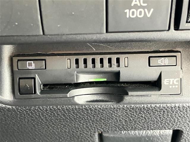 アクア Ｘ　純正ナビ／バックカメラ／レーダークルーズコントロール／純正ＥＴＣ／１００Ｖ充電／ＵＳＢ入力端子／純正フロアマット／コーナーセンサー前後／レーンキープアシスト／オートライト／ＬＥＤヘッドライト／衝突軽減（19枚目）