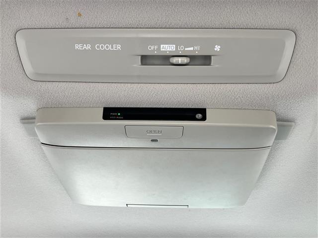 ヴォクシー V 純正9インチナビ/バックカメラ/ETC/両側パワースライドドア/Wオートエアコン/スペアキー1本/クルーズコントロール/後席モニター/純正ETC/三列シート/ウォークスルー/純正アルミ車載(サマー)(34枚目)